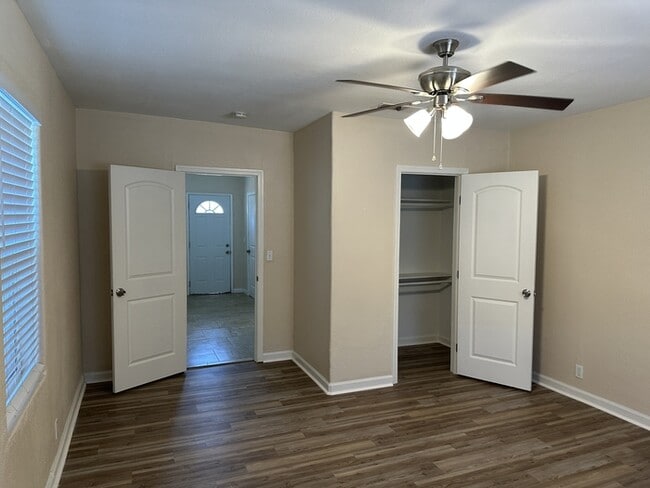 Building Photo - Modesto 3 Bedroom 2 Bathroom Home