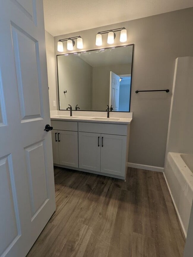 Building Photo - Get $1,000 Off First Month’s Rent! Offer a...