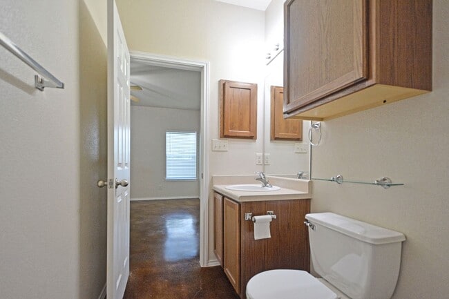 Building Photo - 240a Anne Louise Dr