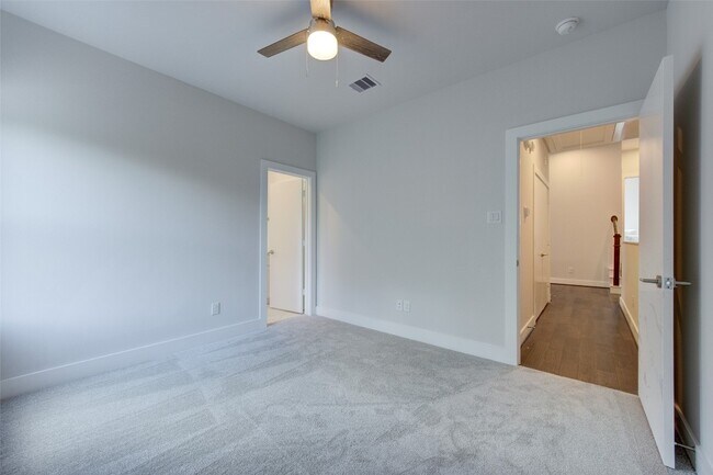 Building Photo - 853 Mansfield St