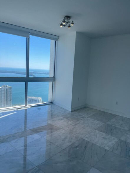 Building Photo - 495 Brickell Ave