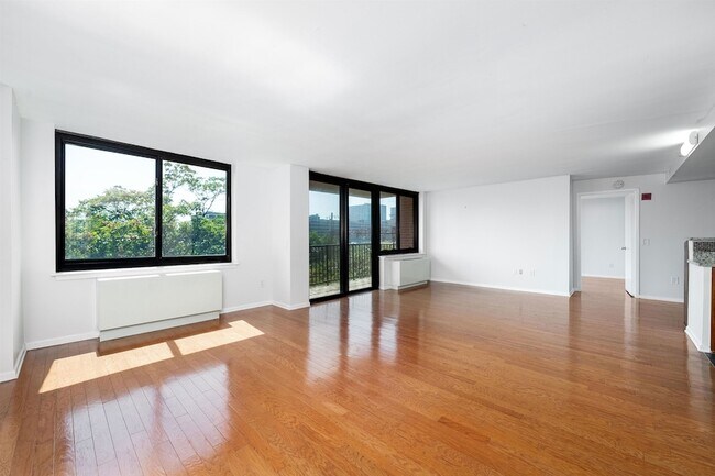 Building Photo - 700 Grove St