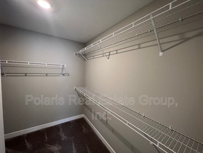 Building Photo - 635 Golborne St