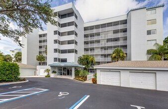 Building Photo - ** NAPLES COVE @ BAY FOREST ** 2 BED / 2 B...