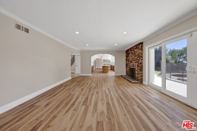 Building Photo - 16608 Park Ln Cir