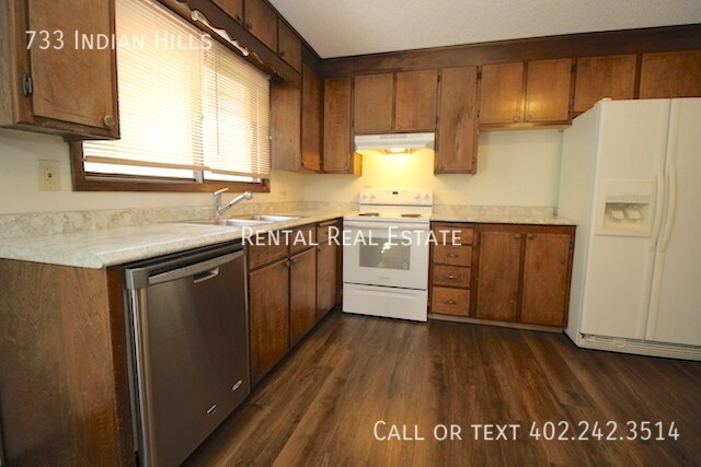 Building Photo - 733 Indian Hills Dr