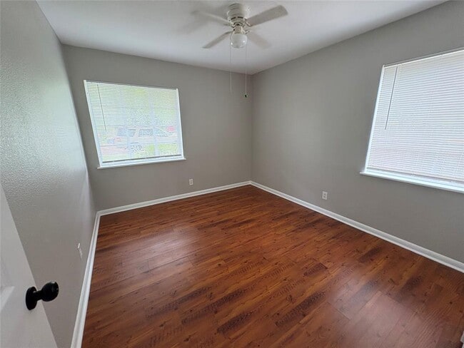 Building Photo - 1307 Corona Dr