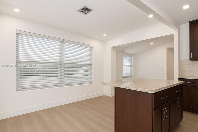 Building Photo - 2806 Taylor St