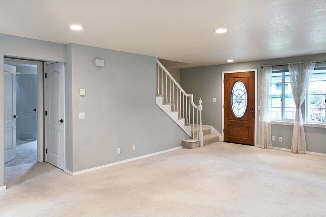 Building Photo - Beautiful Home in Gleneagle Neighborhood