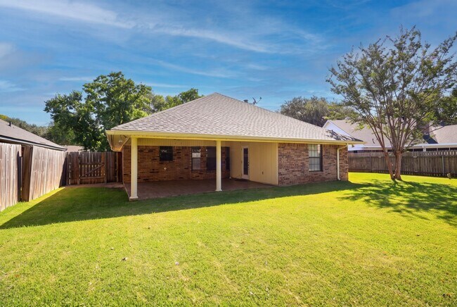 Building Photo - 507 Parklane Dr