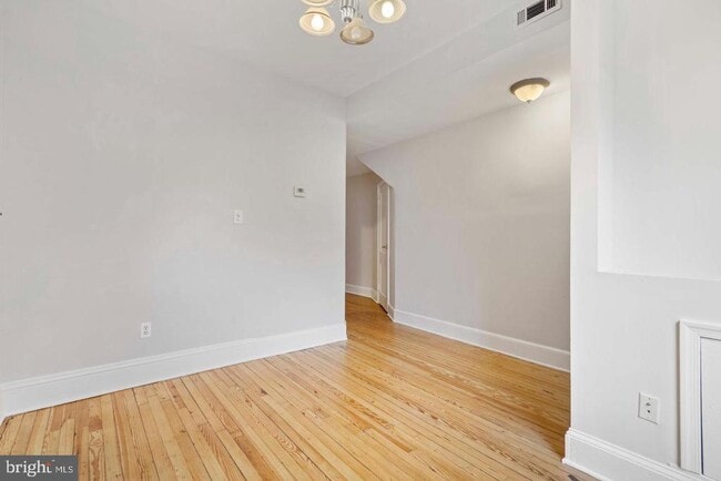 Building Photo - 1221 D St NE