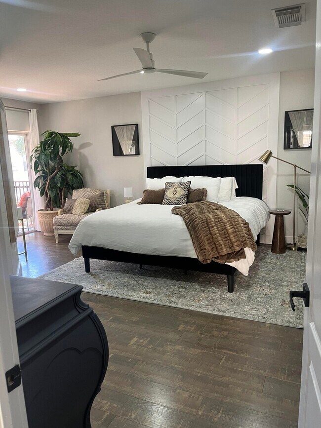 Building Photo - 1910 Belmont Pl