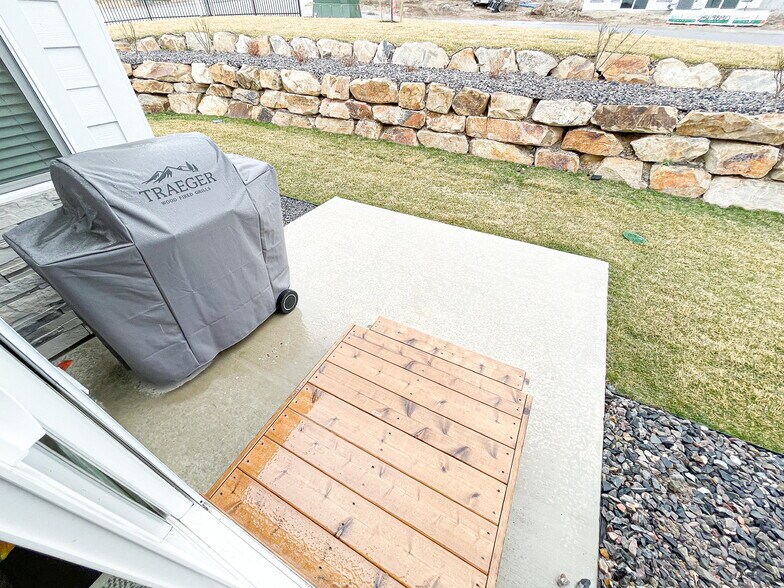 Patio and private side yard - 5179 N Marble Fox Way