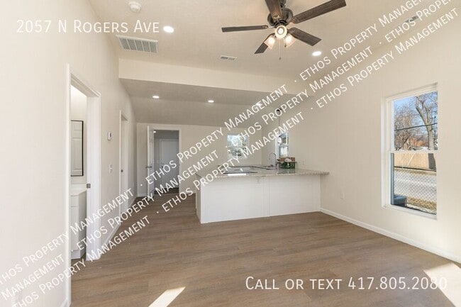 Building Photo - 2057 N Rogers Ave