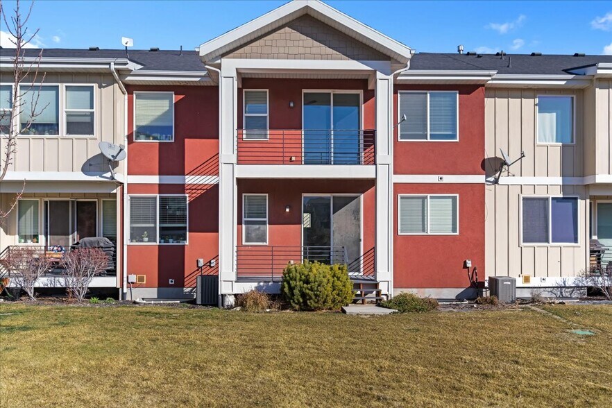 Building Photo - 2333 S Long Dr