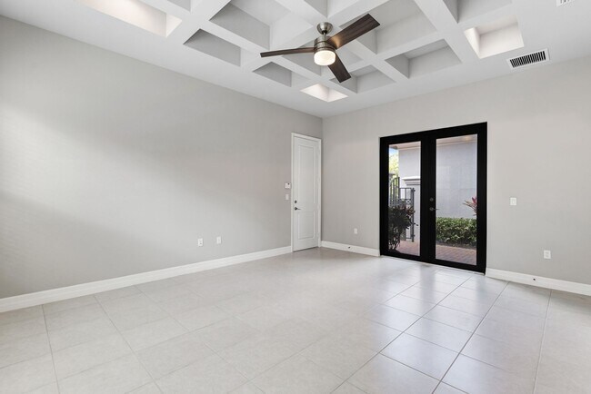 Building Photo - ** STONECREEK ** 3 BED + DEN / 3.5 BATH - ...