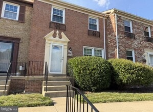 Building Photo - 6526 Beechwood Dr