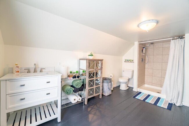 Building Photo - 714 E Jefferson St