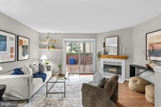 Building Photo - 1305 S Potomac St