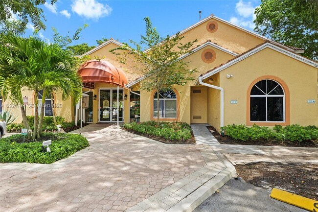 Building Photo - 1025 Coral Club Dr