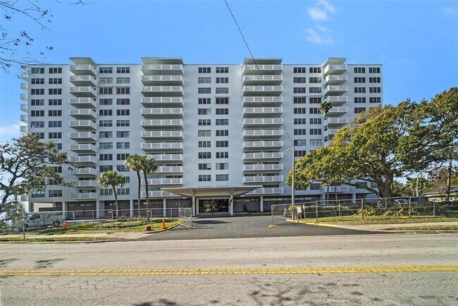 Building Photo - 2401 Bayshore Blvd