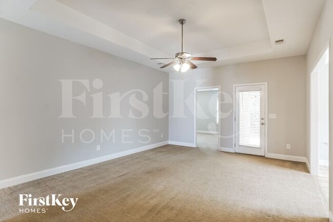 Building Photo - 221 Hillcrest Dr