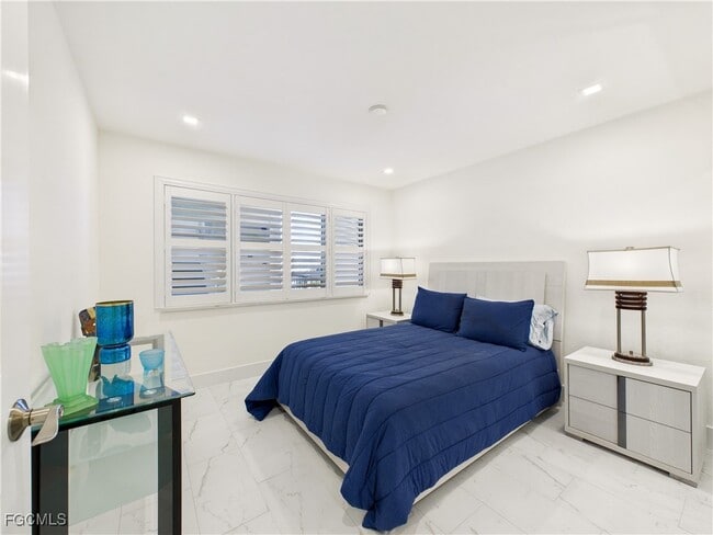 Building Photo - 25870 Hickory Blvd