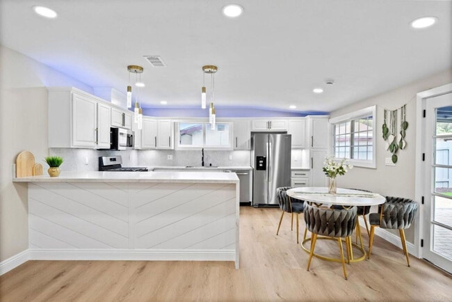 Building Photo - 13824 Powers Rd