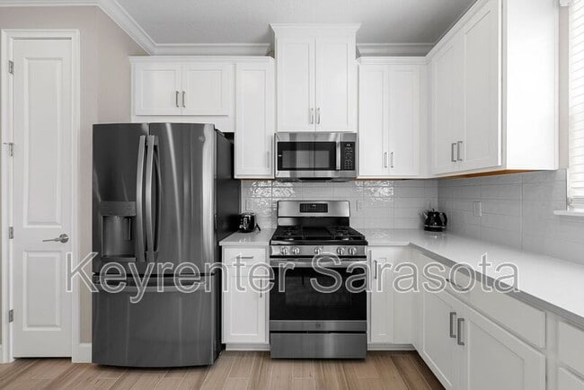 Building Photo - 16207 San Donato Pl