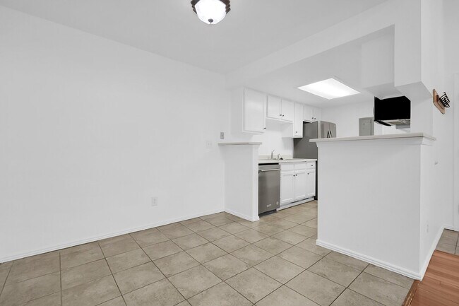 Building Photo - $1,825 - 2 Bed, 2 Bath Condo in Denver wit...