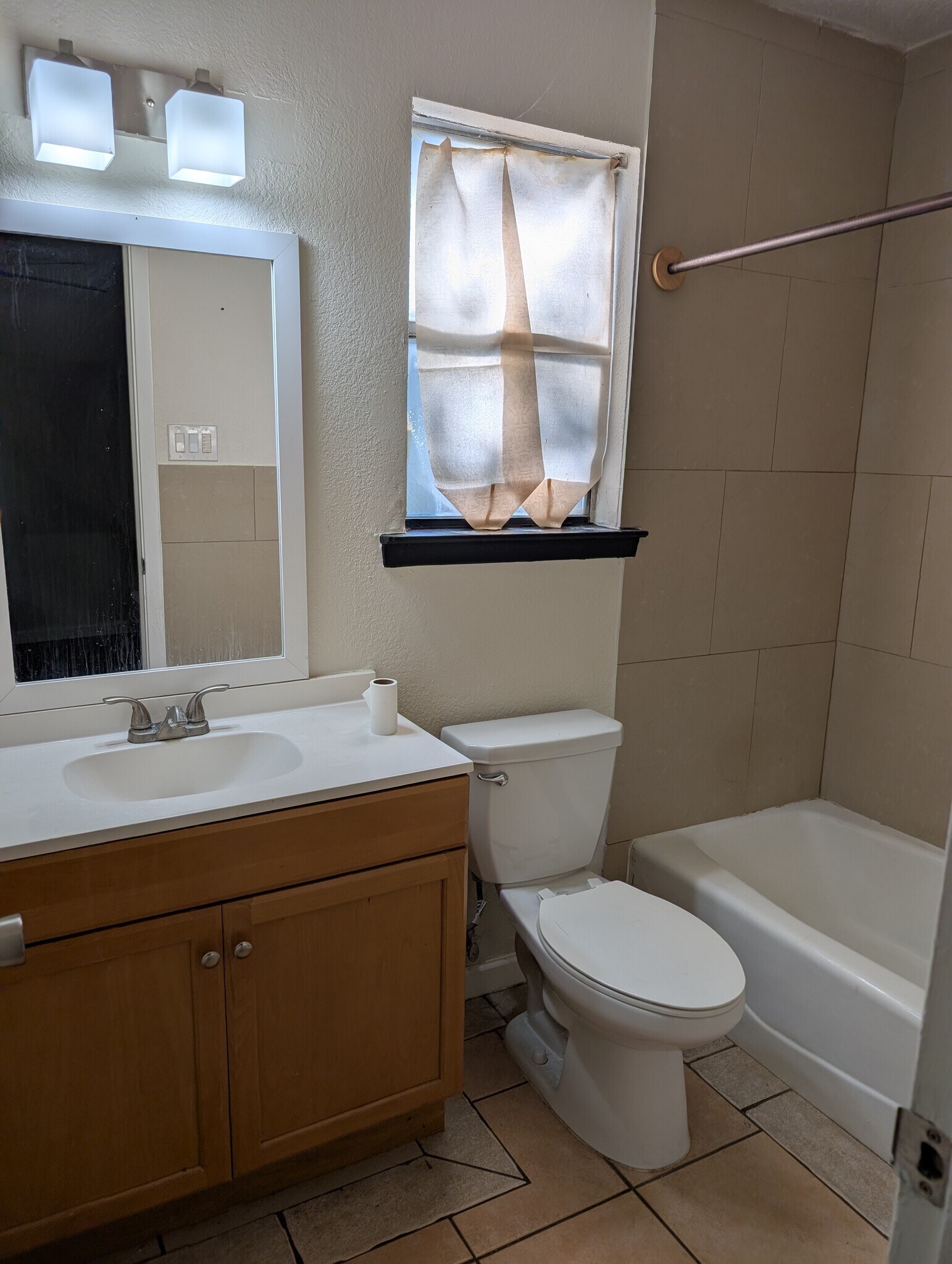 Building Photo - 419 Meadowcreek Cir