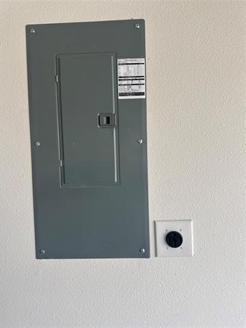 Building Photo - 2804 Cain Dr