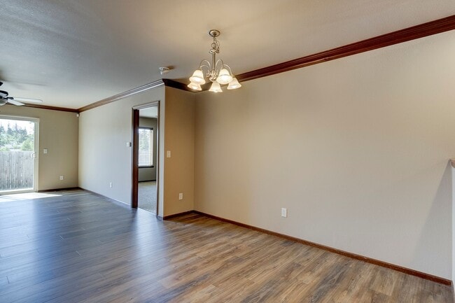 Building Photo - 3 Bedroom, 2.5 Bath Island Place Townhome