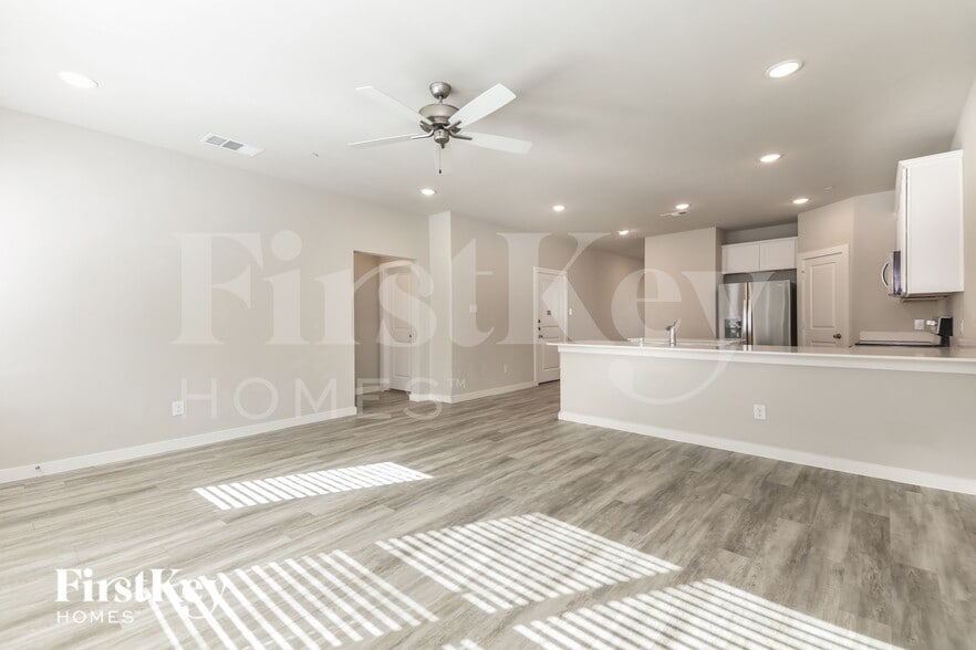 Building Photo - 322 Nima Ln
