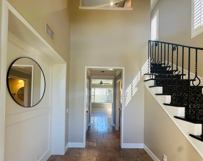 Building Photo - Single House Irvine