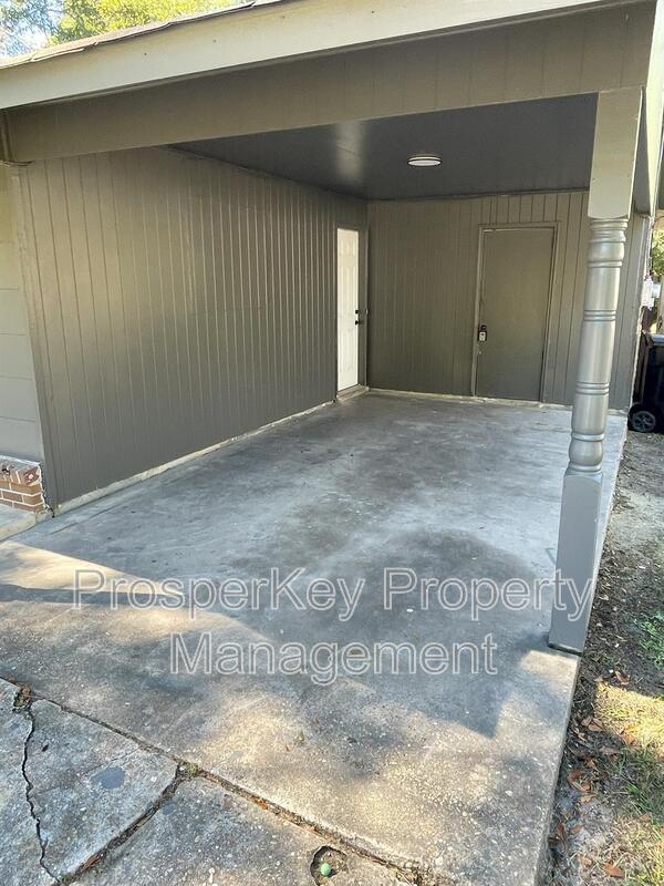 Building Photo - 945 Celia Dr