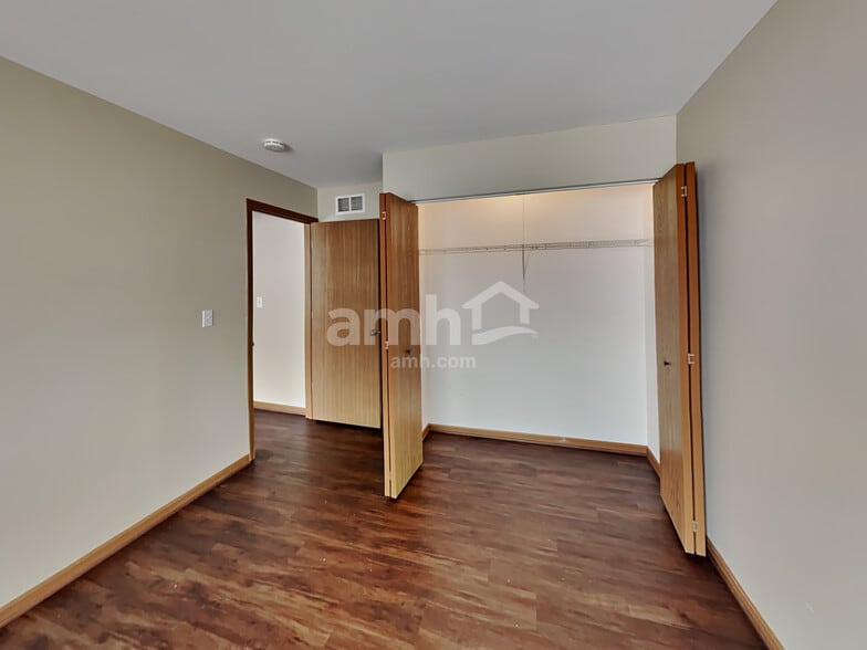 Building Photo - 440 Lowell Dr