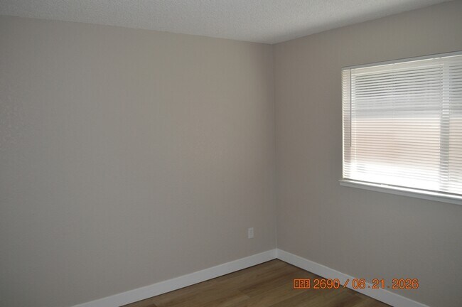 Building Photo - 632 Walnut Ave