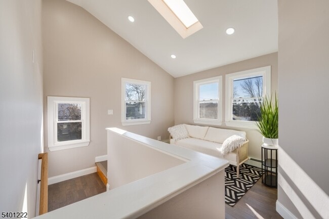 Building Photo - 21 Lombardy Pl