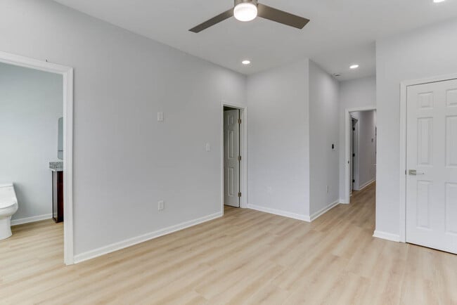 Building Photo - 1436 W 39th St