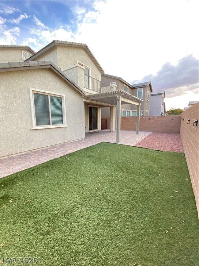 Building Photo - 3176 Fern Nook Ave