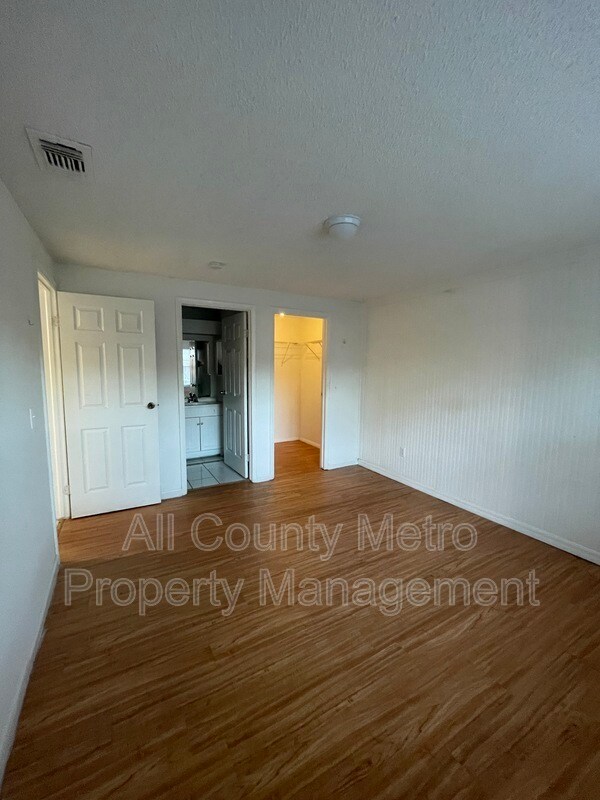 Building Photo - 4932 Sanoma Village