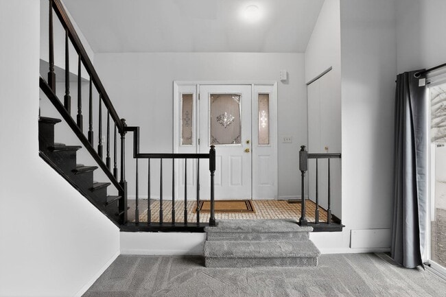 Building Photo - 1336 Queensgreen Cir