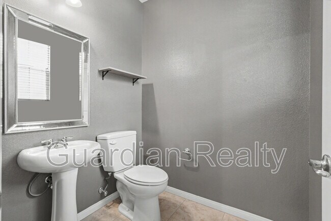 Building Photo - 3220 Jevonda Ave