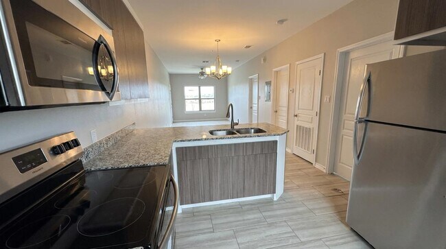 Building Photo - 5601 Cuenca Dr