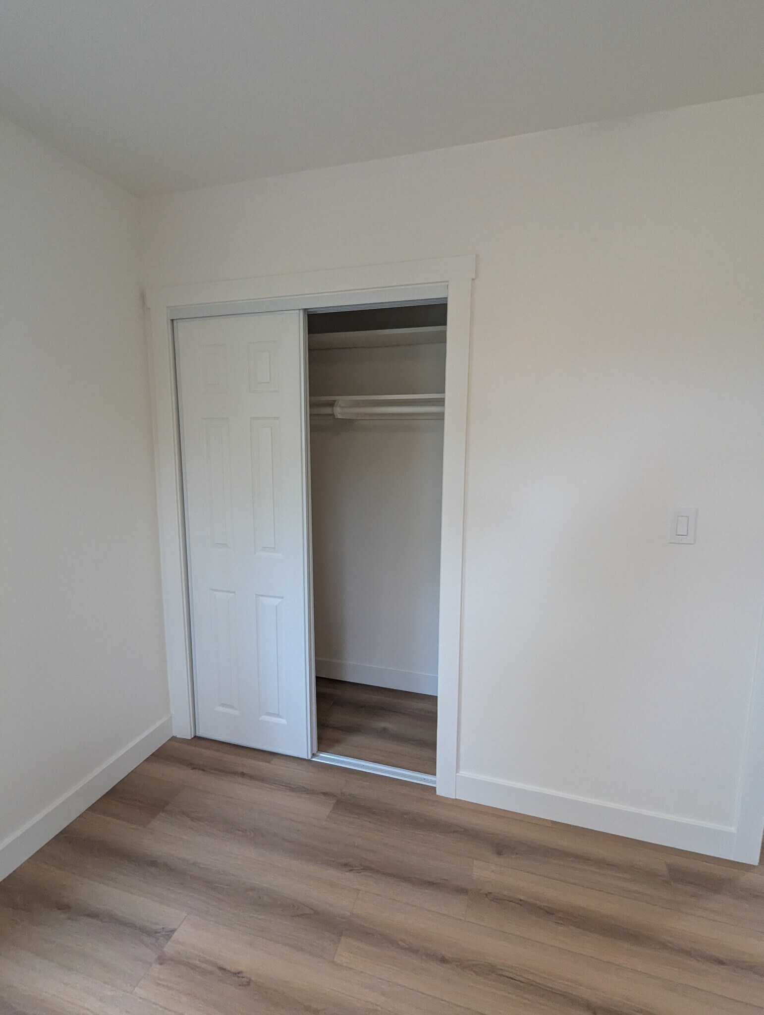 Building Photo - 613 Illinois Ct