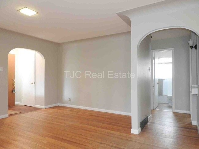 Building Photo - DU Home for Rent!  Upper Unit Available.