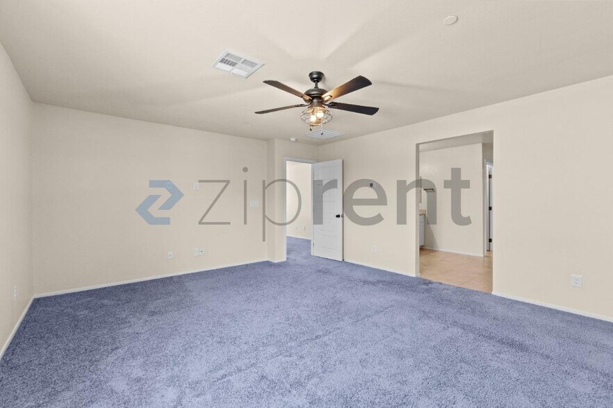 Building Photo - Unit