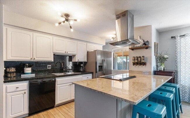 Building Photo - 8401 E Bonita Dr