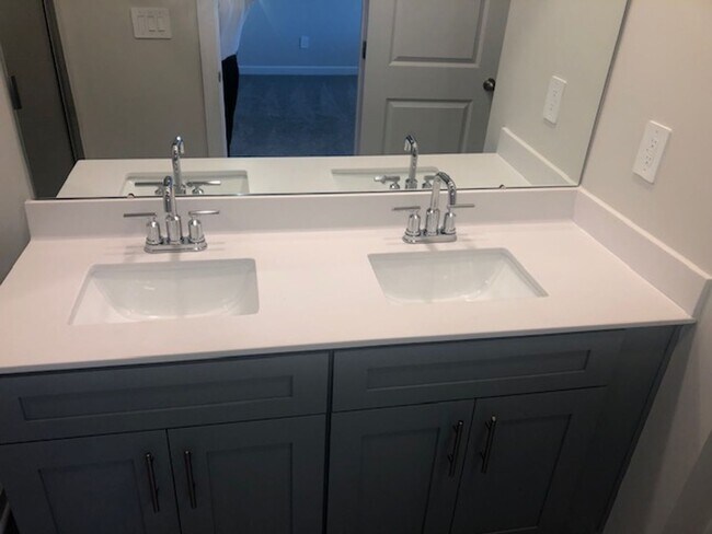 Building Photo - 1802 Braemar Vlg Dr